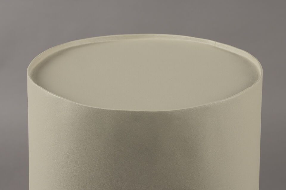 Its iron structure ensures longevity and stability for carefree daily use