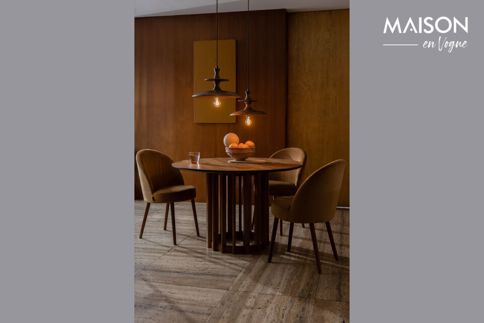 Dat komt door het kwalitatieve mangohout, dat is afgewerkt met een warme, walnootkleurige finish