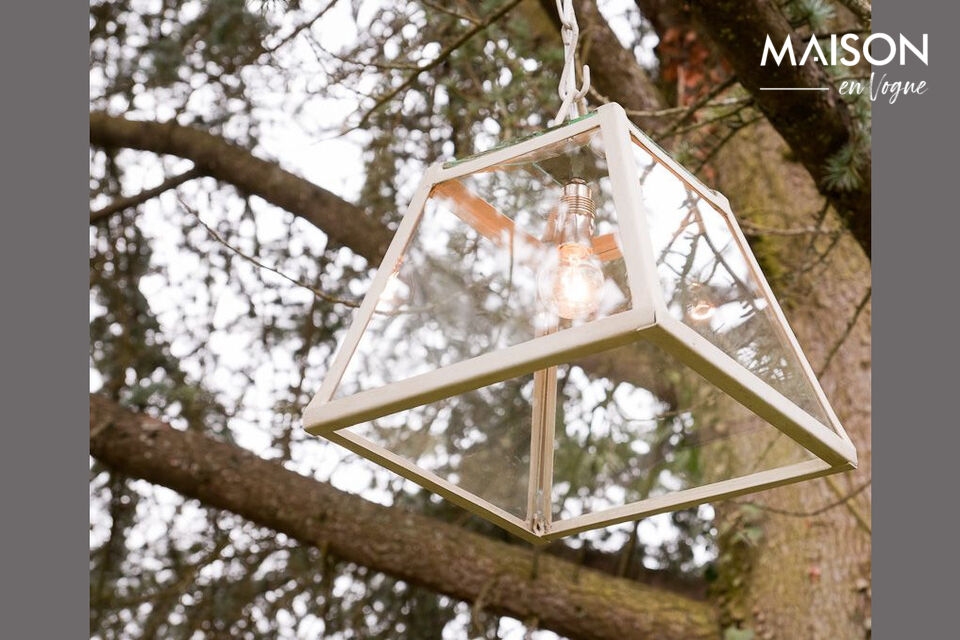 The suspension that adds sparkle to your outdoor space