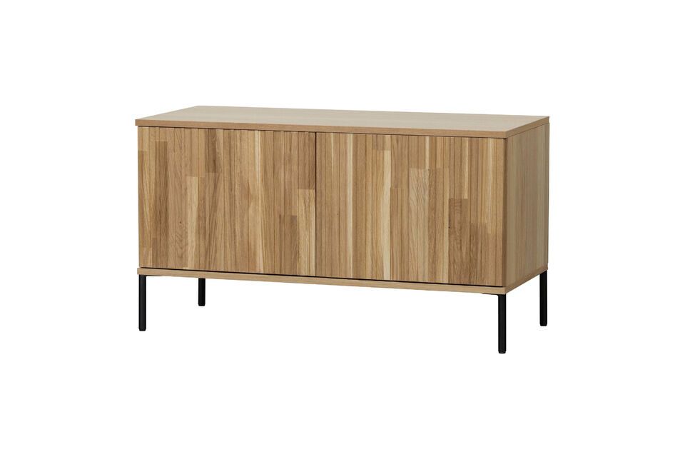 You will appreciate its versatility (it includes two removable shelves that can form four