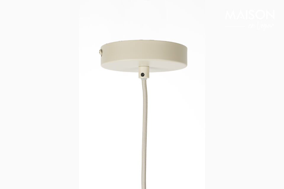 Dadurch lässt sich die Lampe problemlos in jedes Interieur integrieren