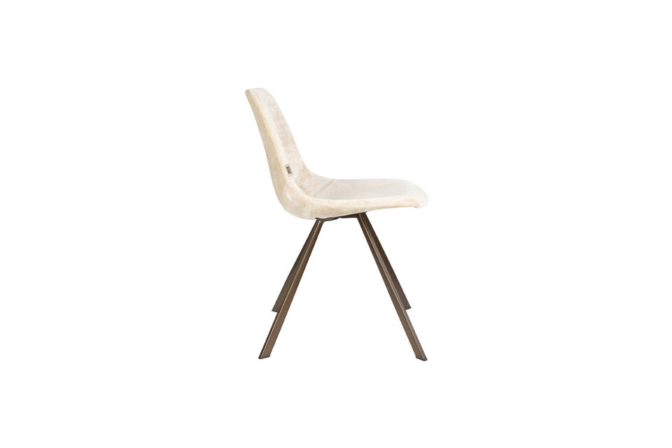 It is perfect for dining for hours, but also ideal for working