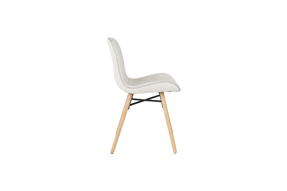 Its neutral upholstery makes it easy to combine with various styles