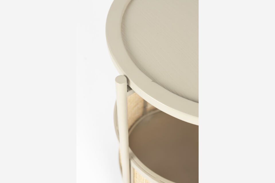 Conveniently sized at 30 cm in length and depth