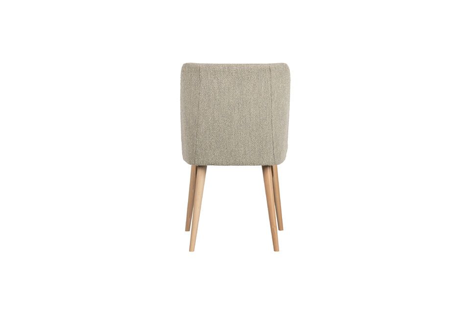 The curved shape of the back of this chair makes you want to sit in it right away