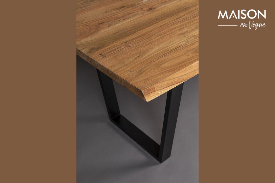With its generous dimensions of 180 cm long by 90 cm deep and a comfortable height of 76 cm