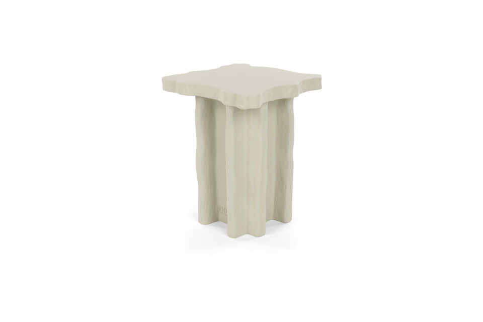 Das rohe Design und das erdige Material vermitteln die Illusion