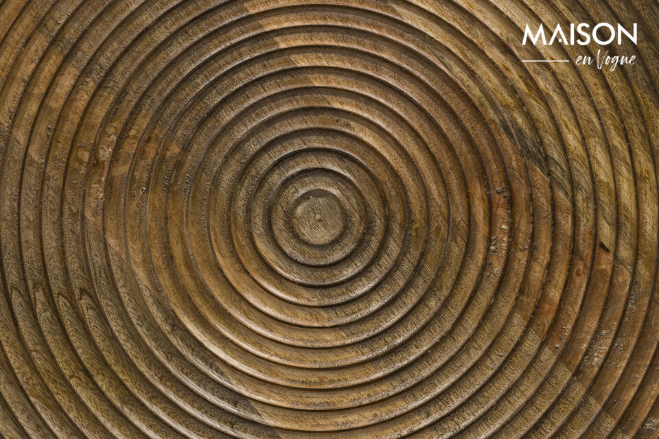 Hergestellt aus Magno-Holz
Elegantes Muster aus runden Bögen und Linien
Schlankes