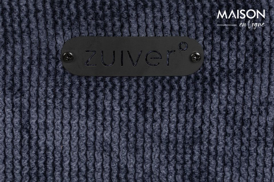 Its velvet look gives it a timeless character that allows you to place this item in the room of