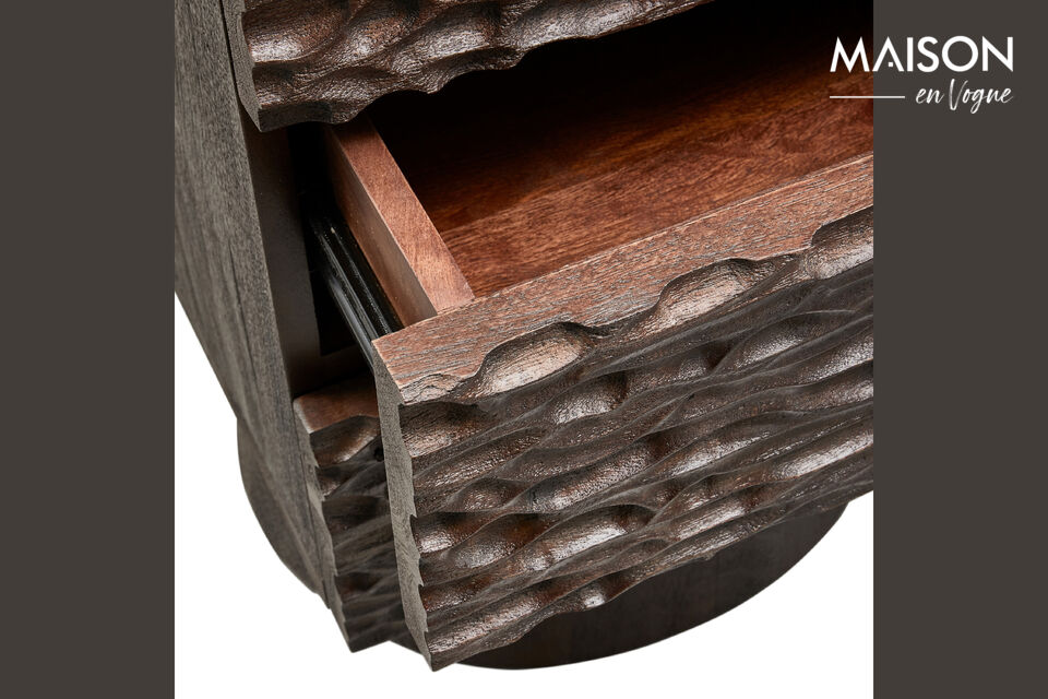 Mangohout wordt ook gekenmerkt door duidelijk zichtbare nerven en kleurnuances