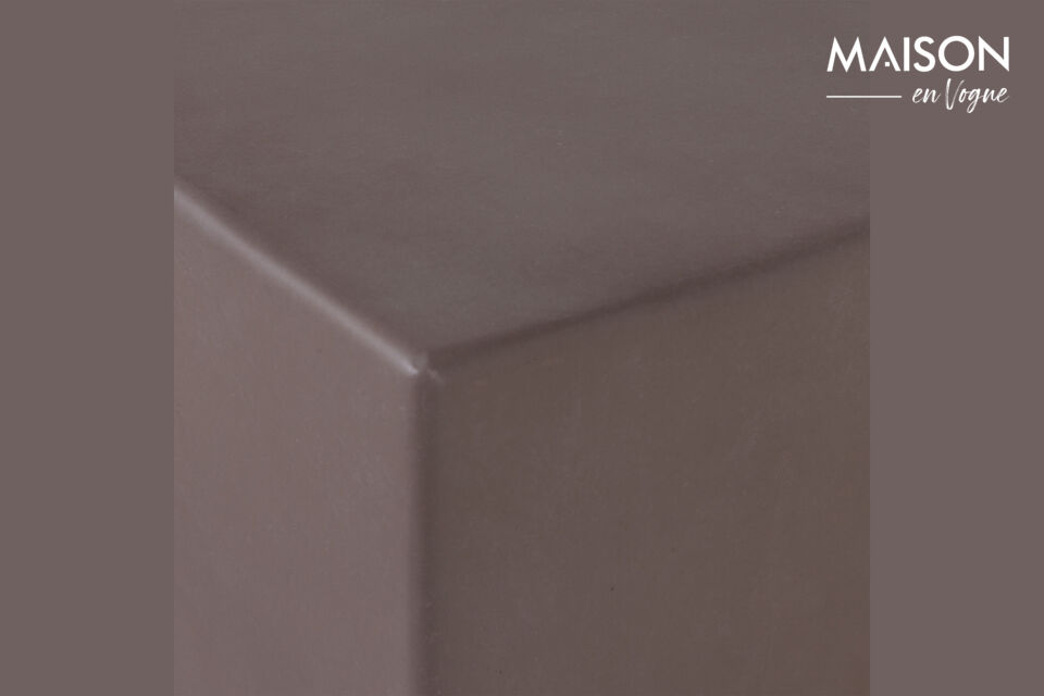 Deze minimalistische bijzettafel is vervaardigd uit fiber clay