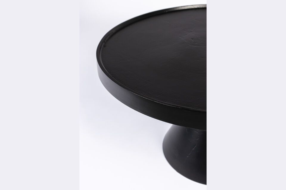 Its sober color allows easy integration into a variety of decorative palettes