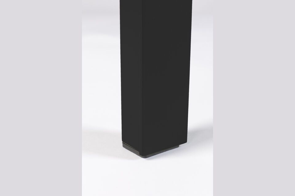 The packaging can be easily opened with a hammer, ensuring quick and easy installation