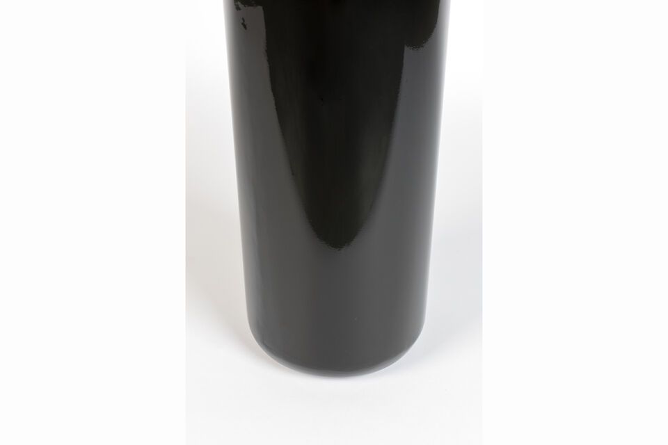 Pair the Shiny Bomb side table with the matching coffee table to create visual harmony