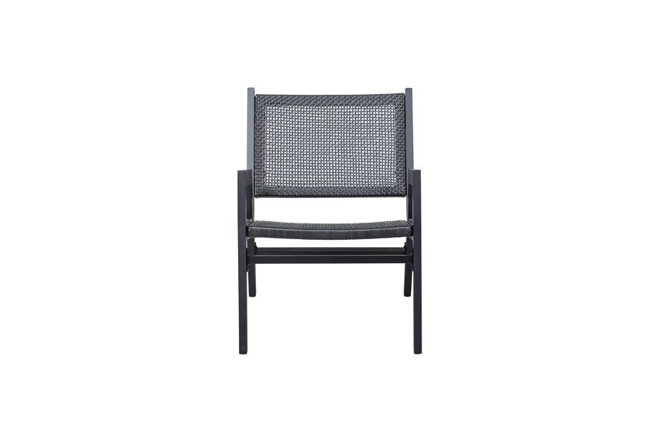 Dimensions: The Pem armchair is 75 cm high, 62 cm wide and 78 cm deep