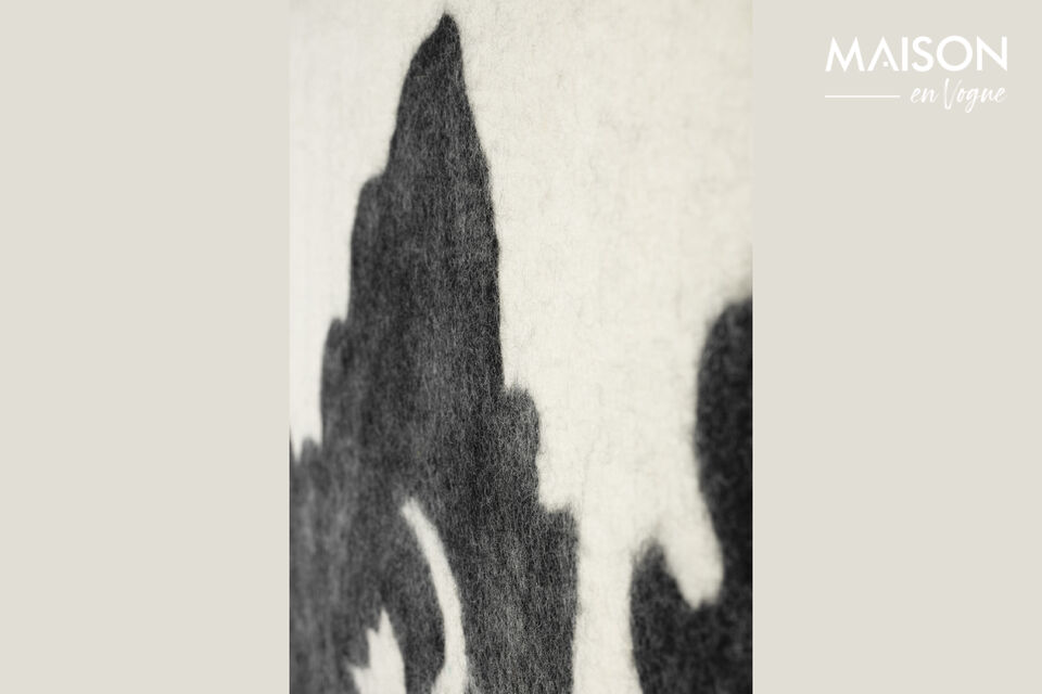 You instantly create more warmth and atmosphere in your home with a wall decoration