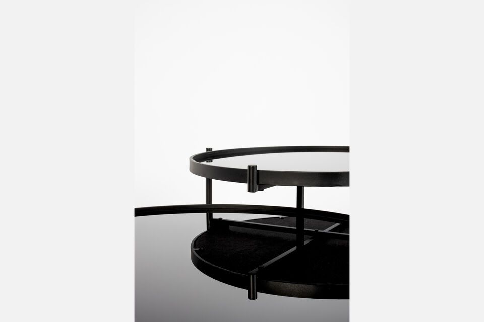 Its 43 cm height facilitates access while maintaining a balanced proportion with your sofas and