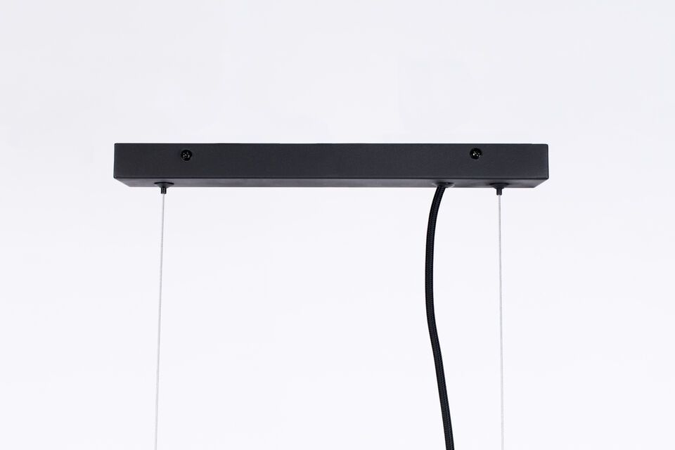 Sobriety and elegance perfectly define the Hawk black iron horizontal pendant