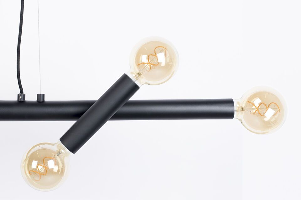 The refined choice of black color and the quality of the iron offer a robust