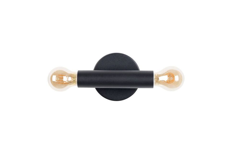 Let yourself be seduced by the elegant simplicity of our Hawk wall light