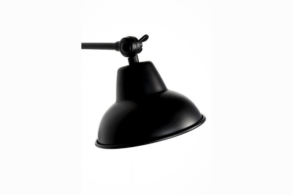 With its discreet dimensions of 17 cm long and 70 cm deep
