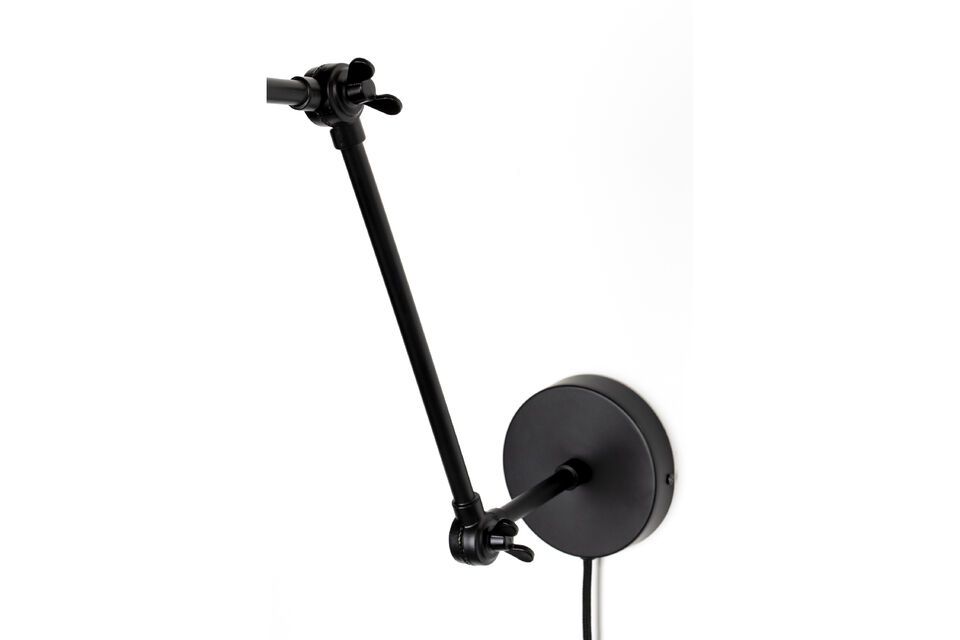 Made of iron, the Xavi wall lamp is not only extremely sturdy, but also exceptionally durable