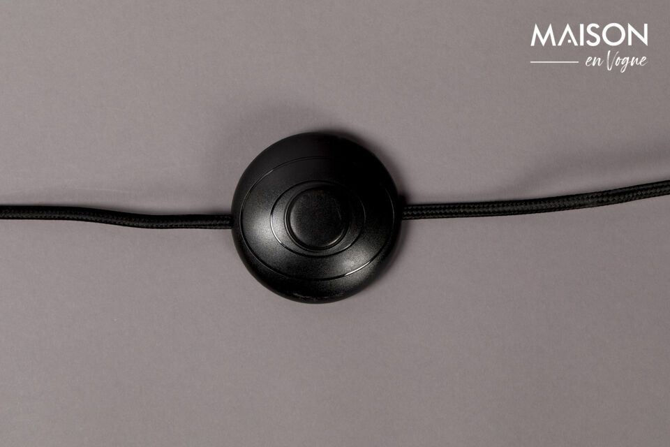 With dimensions of 30 cm in length and depth and an impressive height of 95 cm
