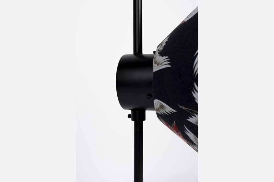 With a solidly balanced base 30 cm long and 39 cm deep