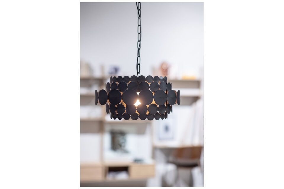 A suspension with an extravagant and robust look