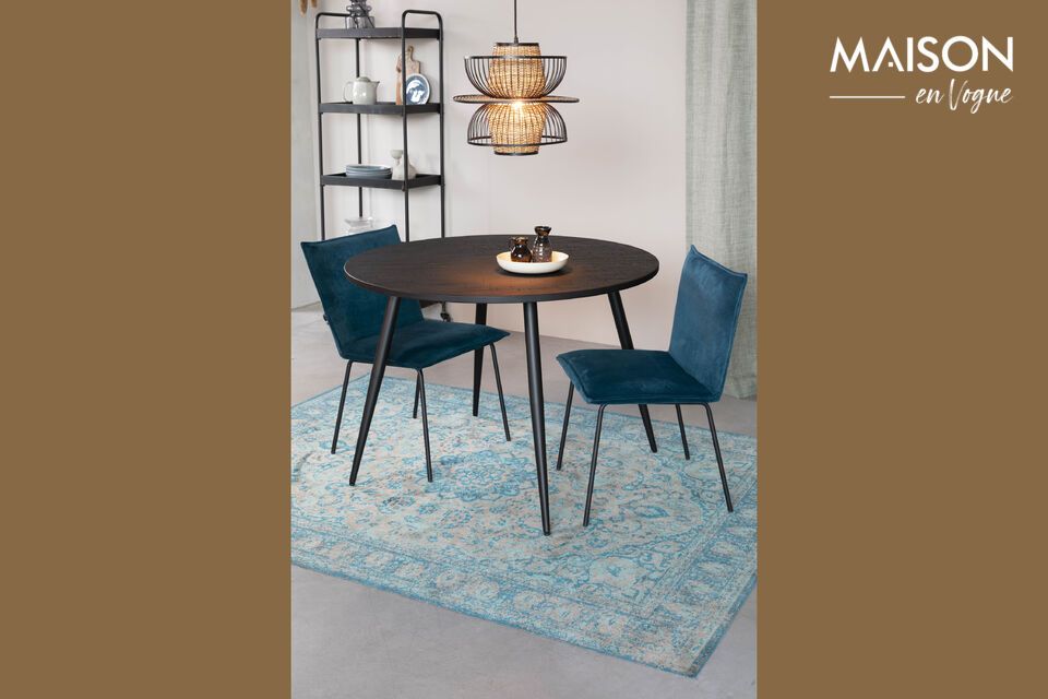 Add a touch of elegance with the Carmen hanging lamp.