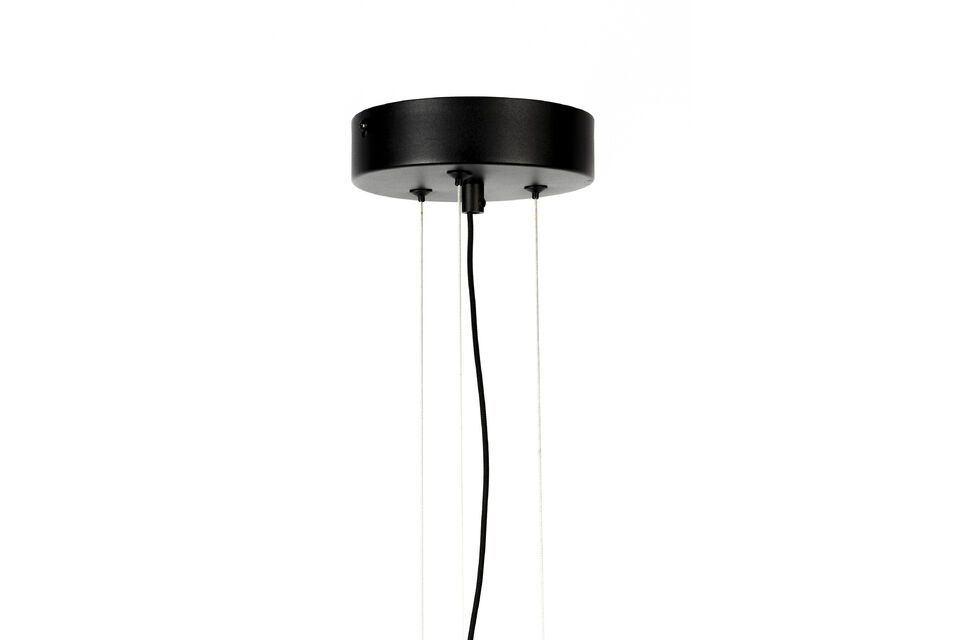Weighing just 3 kg, it combines sturdiness with ease of installation