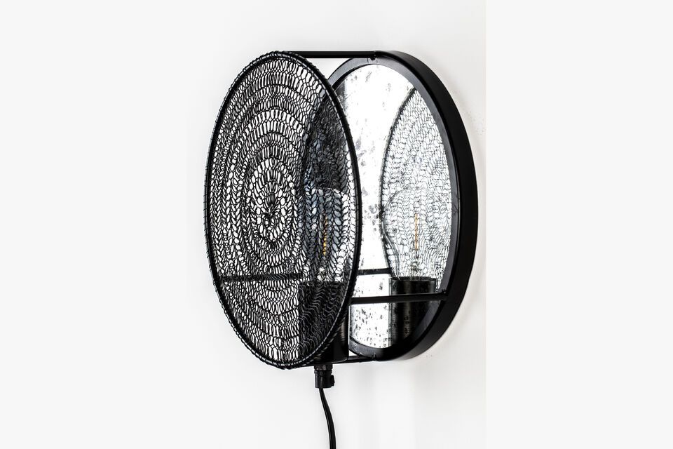 Choose our black metal sconce and give your rooms a new dimension