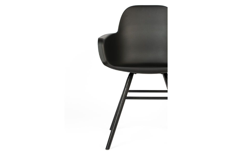 The elegant solid ash wood legs not only add a touch of class, but also ensure remarkable solidity