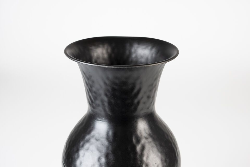 Whether to decorate a corner of the room or as a central element on your table