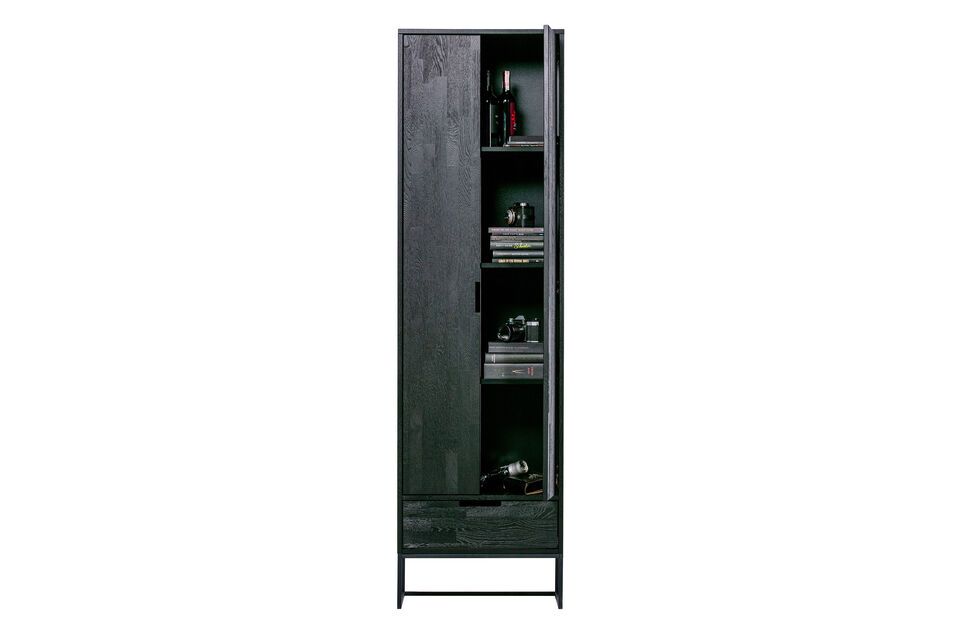For this model, WOOD chose to mount black ash on a black metal frame
