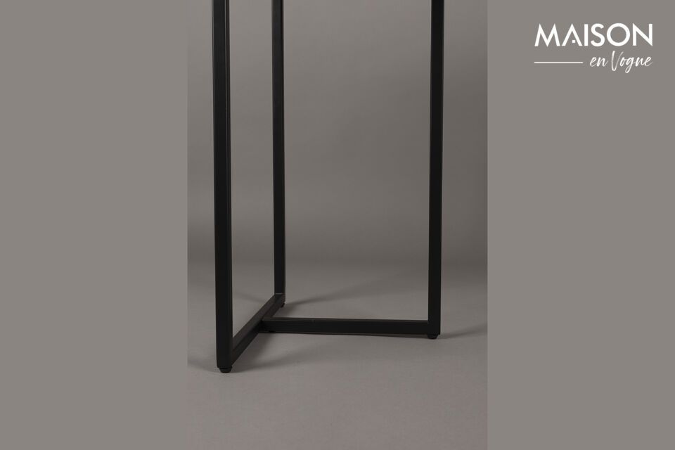 With its generous dimensions of 120 cm in length