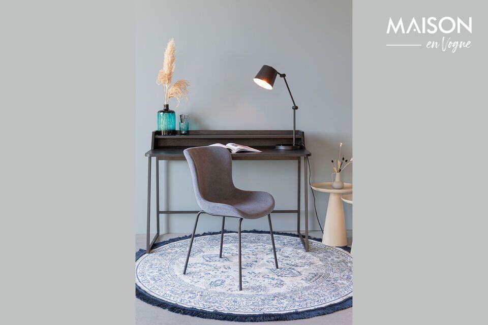 With its generous dimensions of 120 cm in length