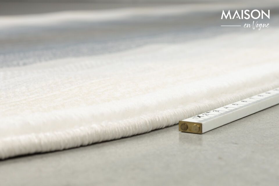 With its oval pattern and subtle color gradations from indigo blue to warm sand