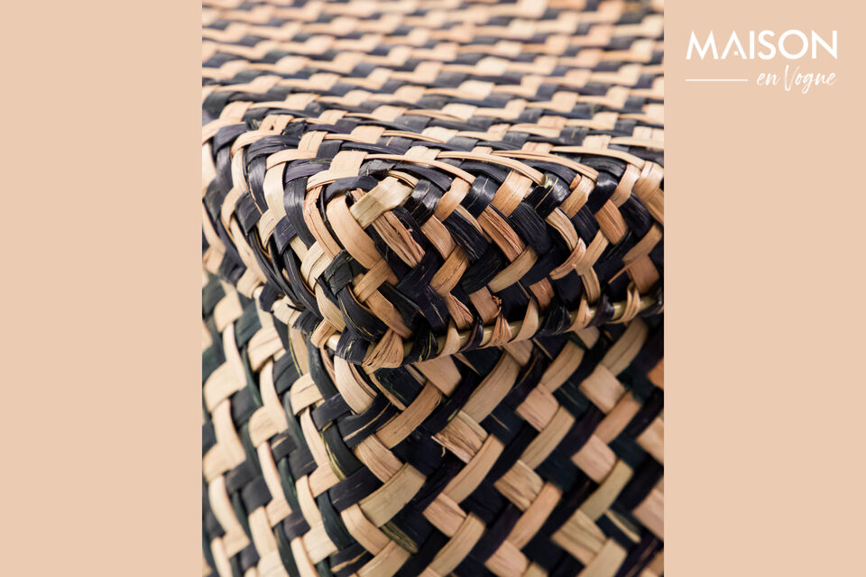 This set of 2 HDOllie storage boxes are handmade from seagrass with an iron frame in a timeless