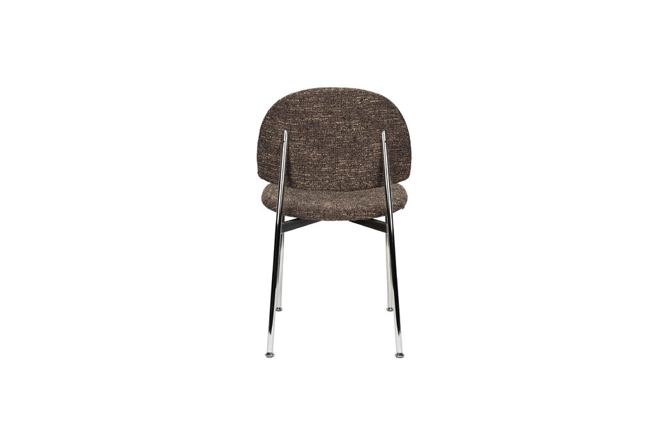 Thanks to the wooden material, the chair naturally has a relaxed look