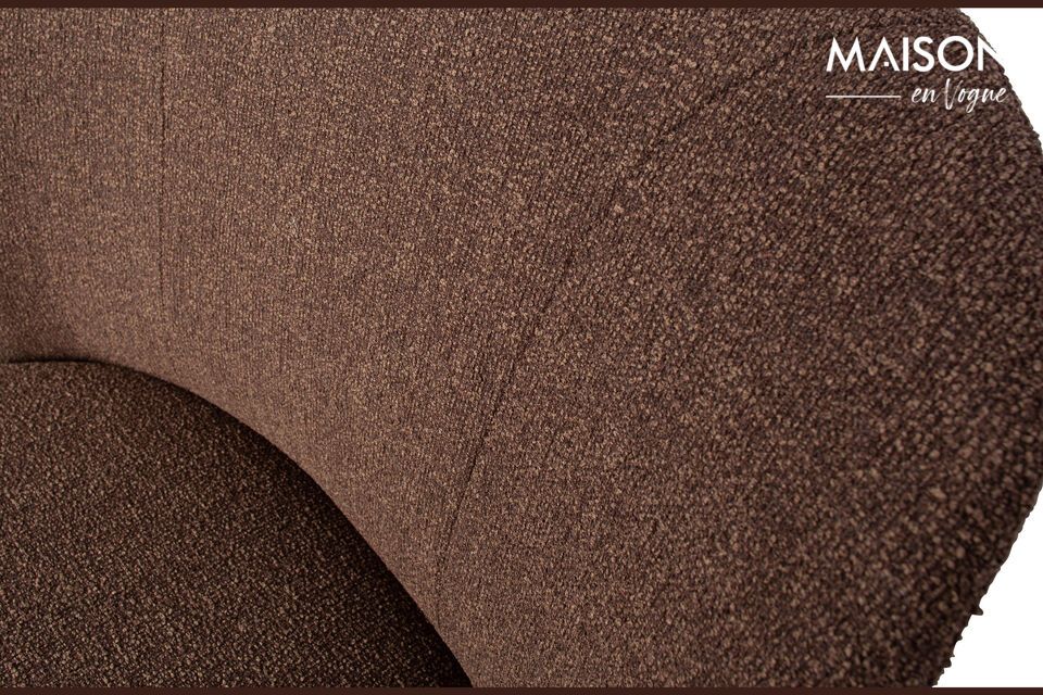 The plastic legs under the chair are 2,5 cm high