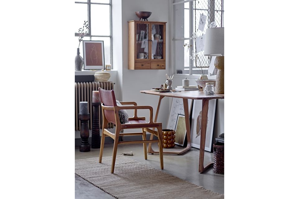 Group it with 2 other candle holders of different sizes and shapes to form a warm set in a