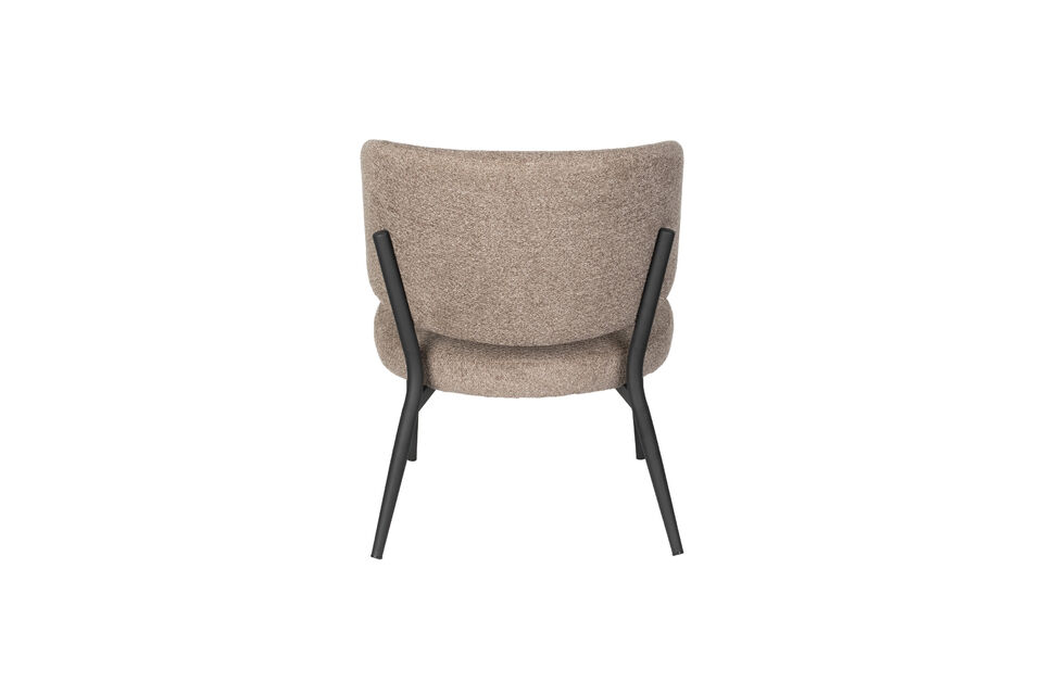 The elegant decorative stitching on the backrest adds a touch of refinement to this remarkable
