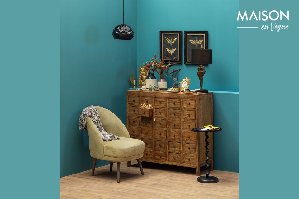 The elegant and versatile brown color easily adapts to any décor, from classic to modern interiors