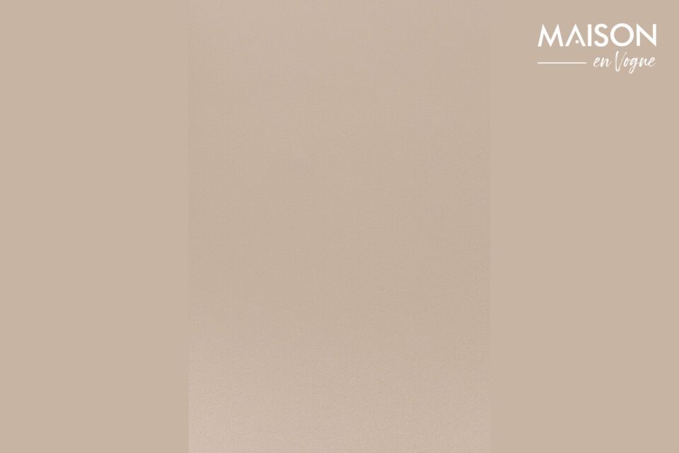 Discover a practical and aesthetic brown chair.