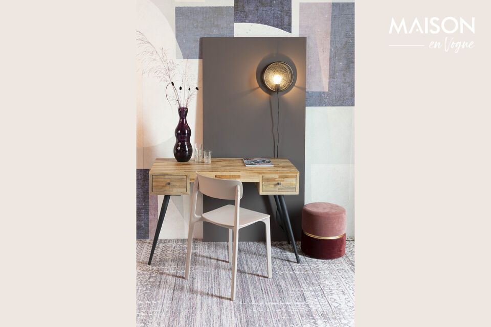 With its harmonious dimensions of 47 cm in length