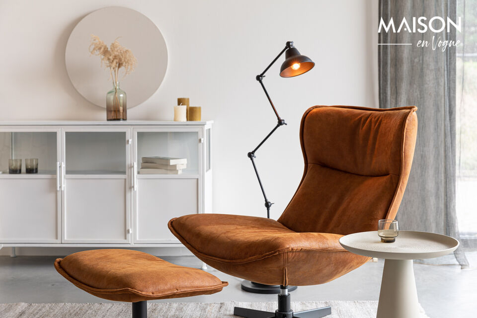 Enjoy ultimate relaxation in the John lounge chair