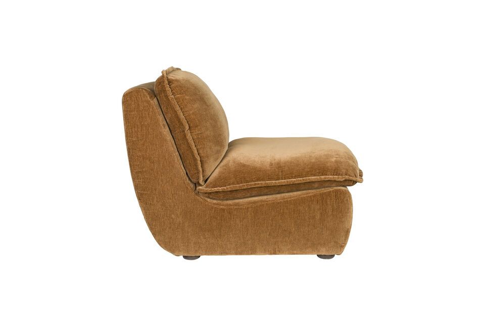 Thanks to its polyester upholstery