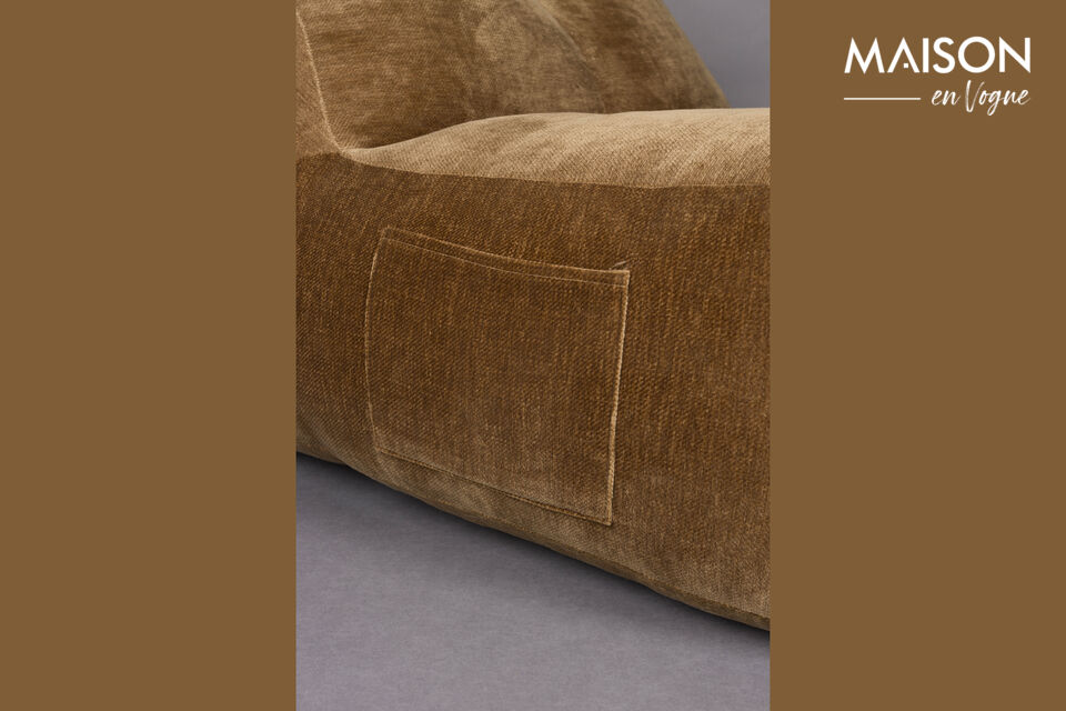 Luxuriously upholstered with soft velvet
Available in a rich