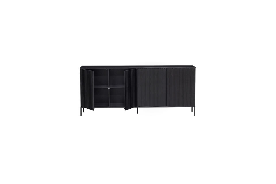 L\'int&eacute;rieur est en agglom&eacute;r&eacute; noir